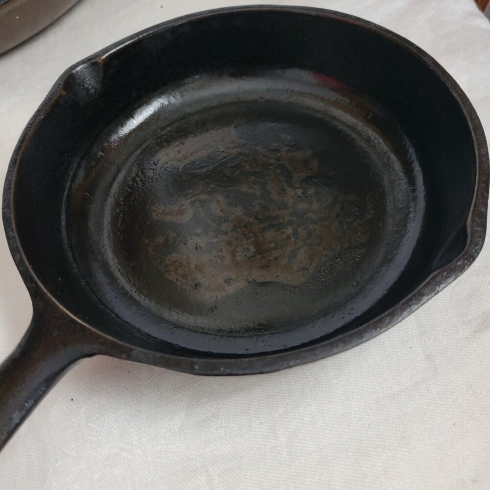 Vintage Cast Iron No. 3 frying pan seasoned 6 1/2" kitchenware camping cook EUC - Picture 2 of 6